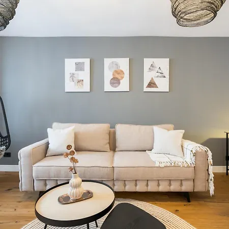 Aria Victoriei Square * Bükreş